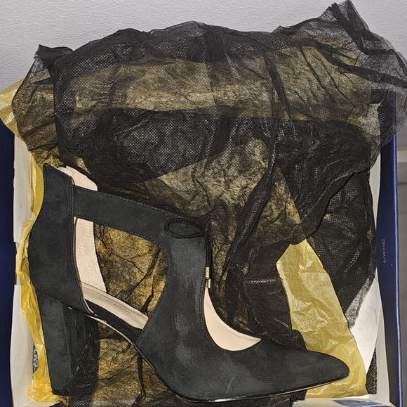 Adrienne Vittadini Black Heels - Picture 12 of 12